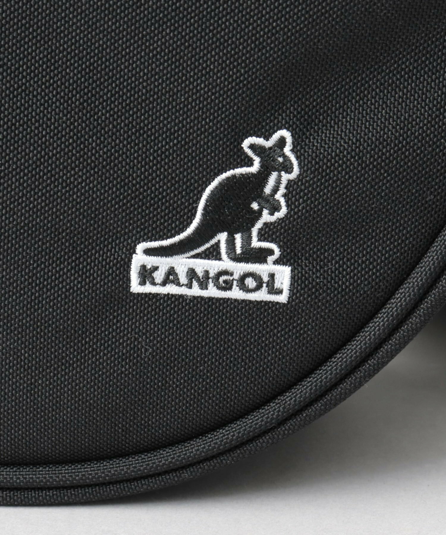 KANGOL カンゴール ショルダーバッグ 三日月型 ミニポーチ付き コンパクト